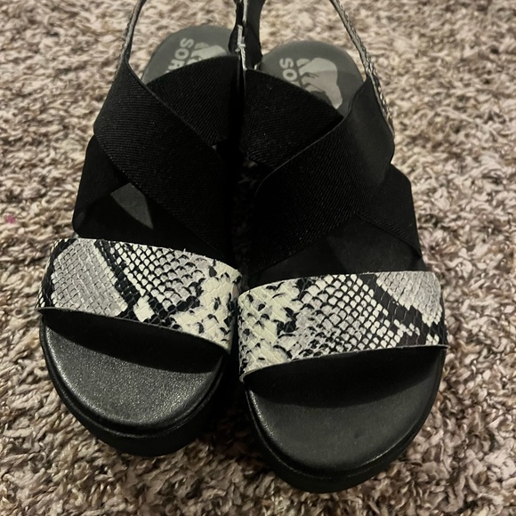 Sorel Women's Cameron Flatform Slingback Sandal - Black, Snake shirt size 6 - Picture 3 of 7